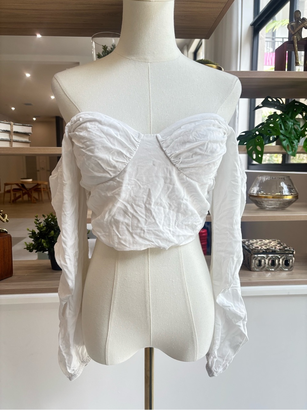 La Hearts White Off-Shoulder Ruched Crop Blouse - Picture 2 of 7
